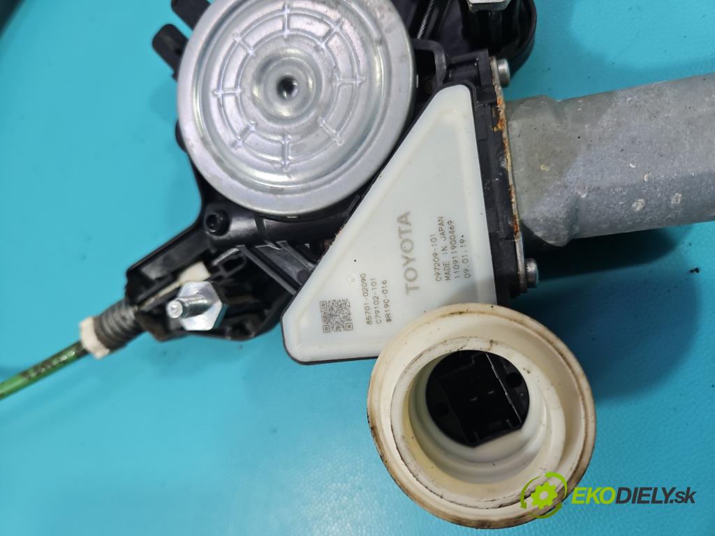 Toyota Corolla E21 2019- 1.6 16V 132 hp manual 97 kW 1598 cm3 4- mechanismus stahování přední levý 553421-104
