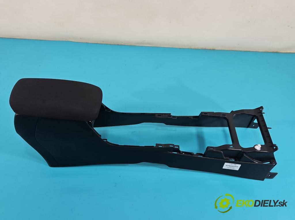 Toyota Corolla E21 2019- 1.6 16V 132  HP manual 97 kW 1598 cm3 4- operadlo 304680U (Lakťové opierky)