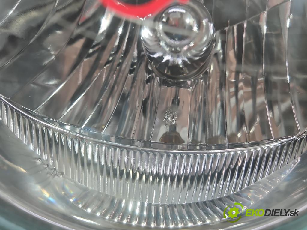 Jeep Cherokee KJ 2001-2008 3.7 V6 204 HP automatic 150 kW 3700 cm3 5- Reflektor: pravý  (Pravé)