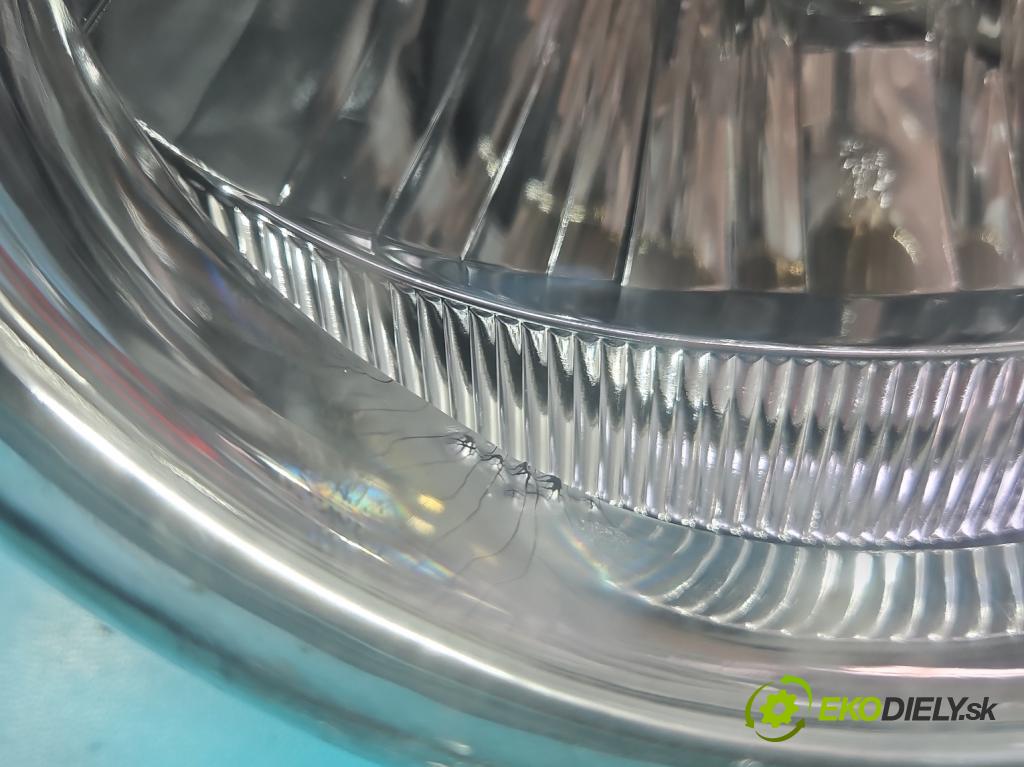 Jeep Cherokee KJ 2001-2008 3.7 V6 204 HP automatic 150 kW 3700 cm3 5- Reflektor: pravý  (Pravé)