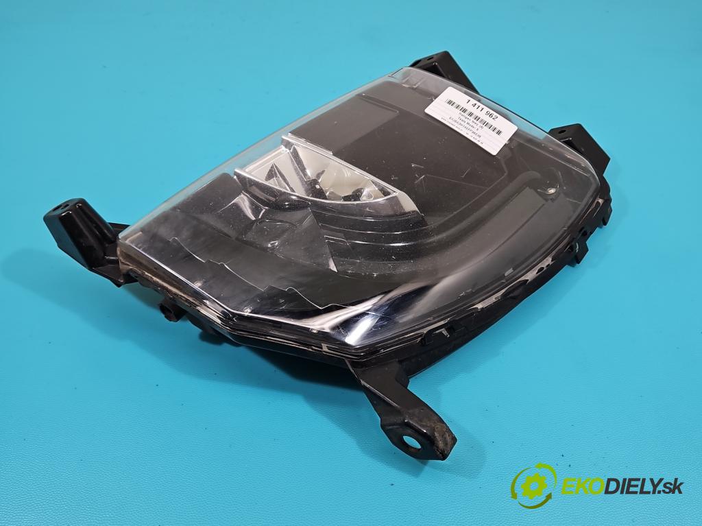 Tesla Model S 0.0b: 367hp automatic 270 kW  5- Halogen ľavý  (Kľučka dverí ostatné)