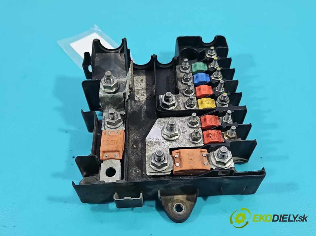 Iveco Daily V 2014- 2.3d 145 hp manual 107 kW 2287 cm3 5- skříňka pojistková  (Pojistkové skříňky)