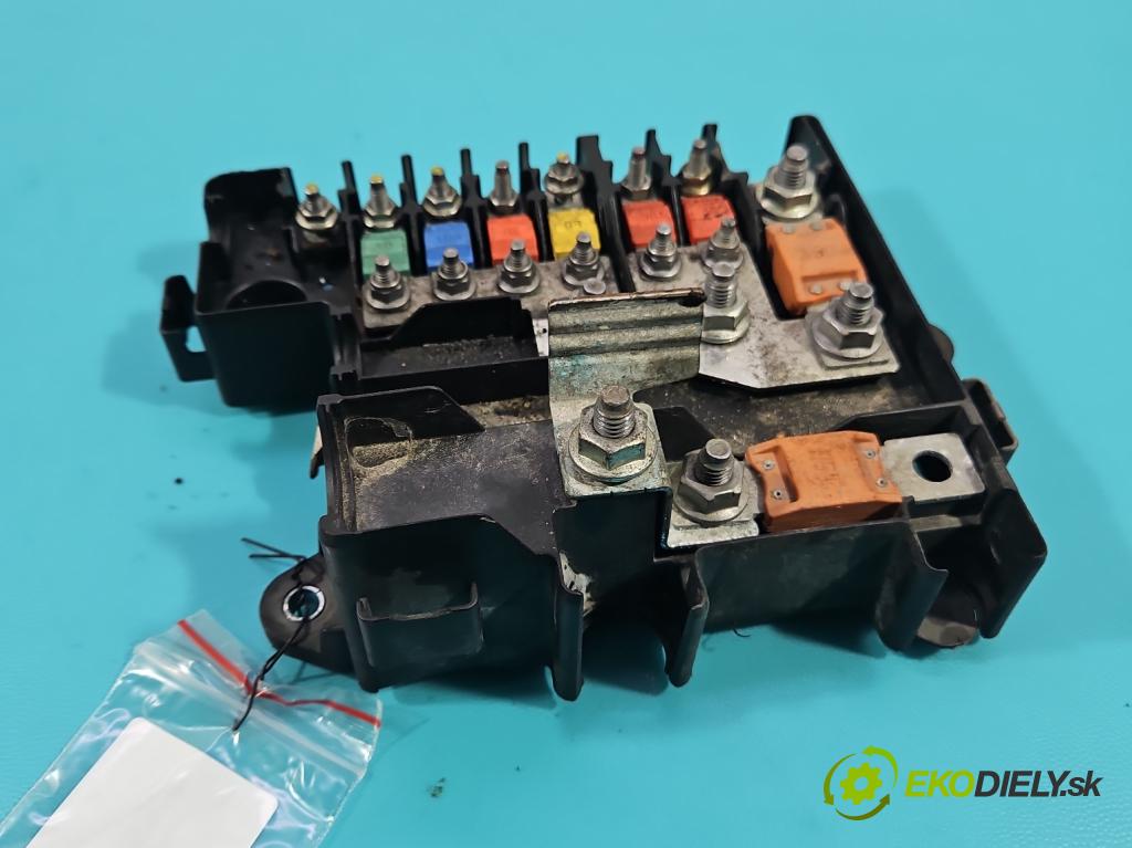 Iveco Daily V 2014- 2.3d 145 hp manual 107 kW 2287 cm3 5- skříňka pojistková  (Pojistkové skříňky)