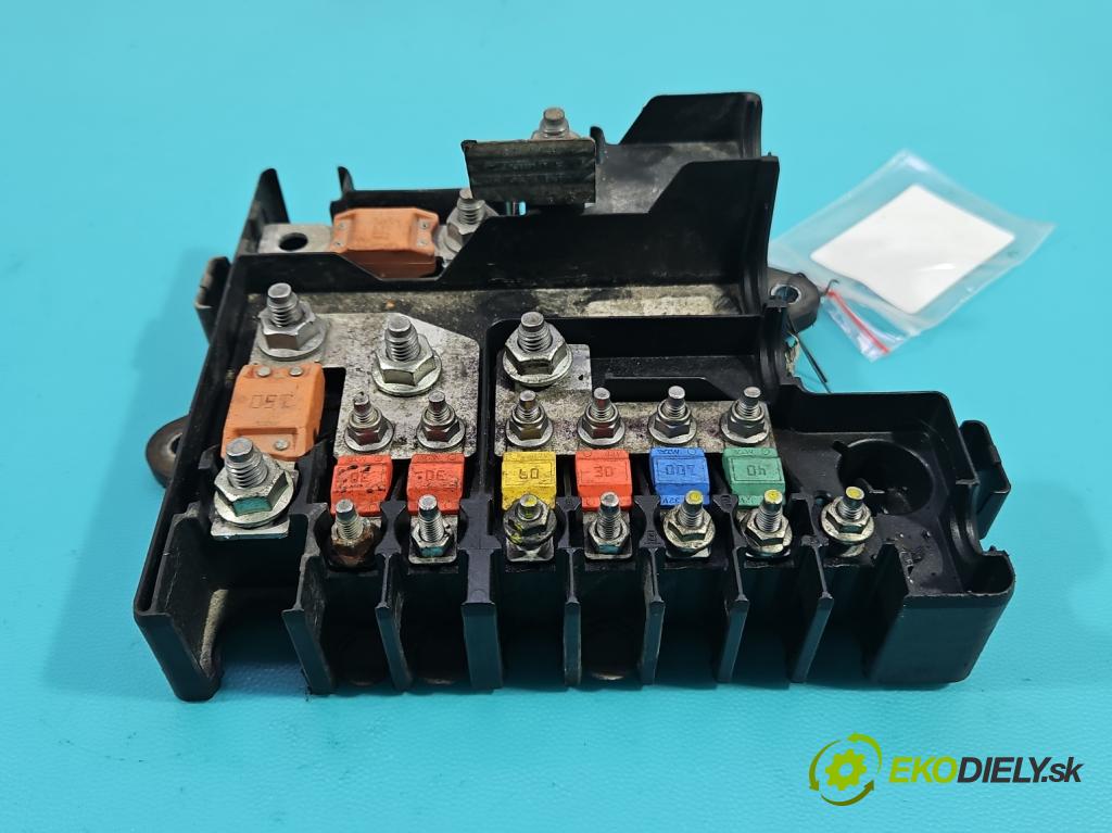 Iveco Daily V 2014- 2.3d 145 hp manual 107 kW 2287 cm3 5- skříňka pojistková  (Pojistkové skříňky)