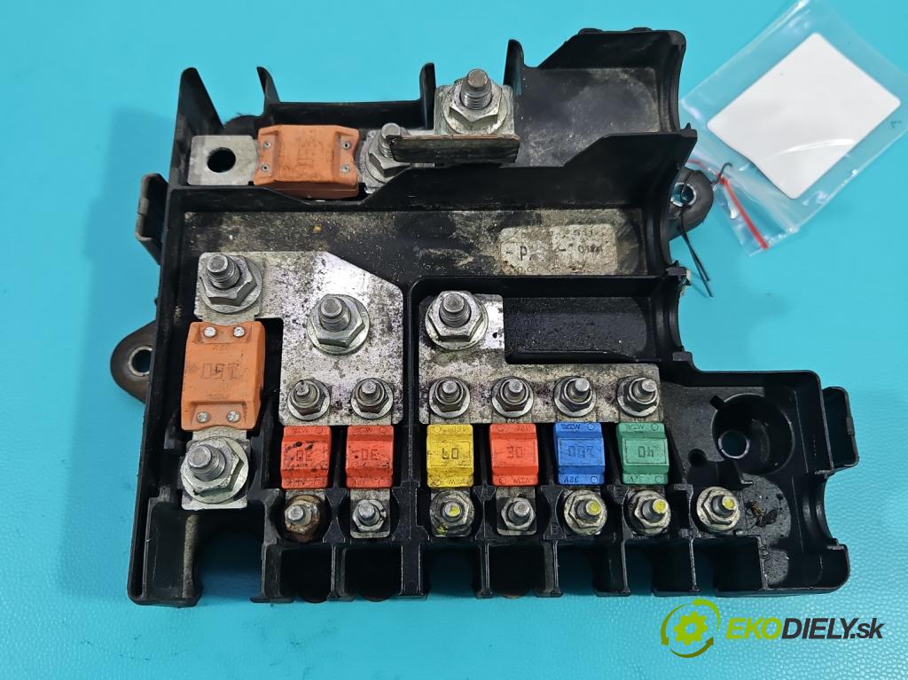 Iveco Daily V 2014- 2.3d 145 hp manual 107 kW 2287 cm3 5- skříňka pojistková  (Pojistkové skříňky)