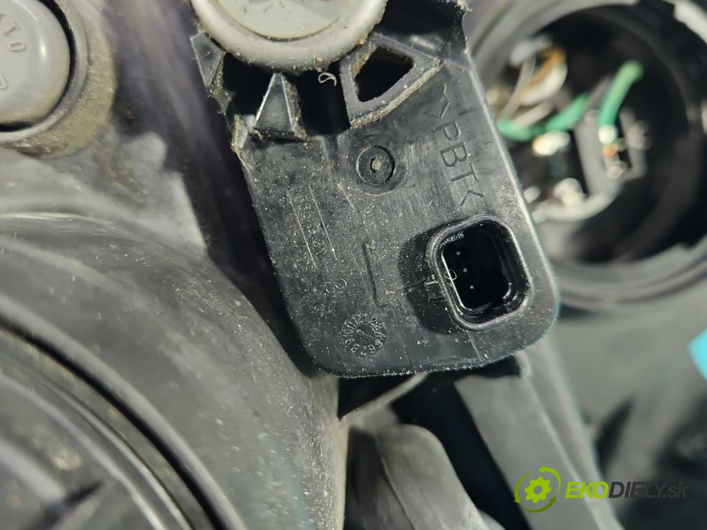 Hyundai I30 I 2007-2012 1.4 16V (G4FA) 109 HP manual 80 kW 1396 cm3 5- Reflektor: pravý 92102-2R000 (Pravé)