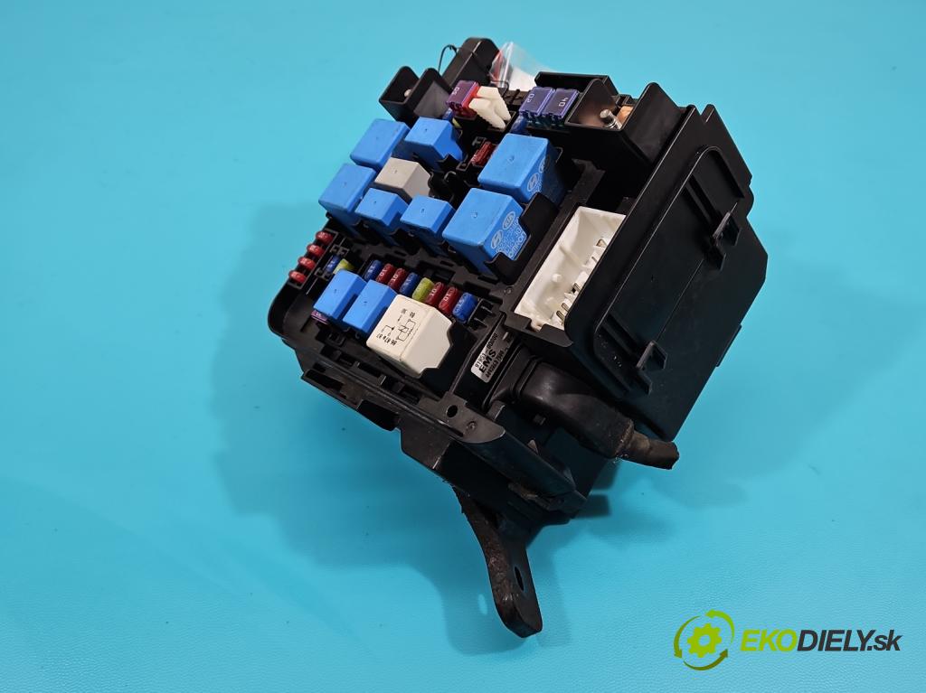 Hyundai I30 I 2007-2012 1.4 16V (G4FA) 109 hp manual 80 kW 1396 cm3 5- skříňka pojistková 91951-0Q000 (Pojistkové skříňky)