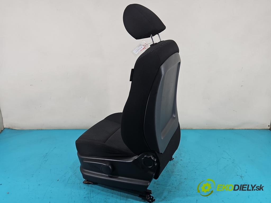 Hyundai I30 I 2007-2012 1.4 16V (G4FA) 109 HP manual 80 kW 1396 cm3 5- Sedačka ľavý  (Sedačky, sedadlá)