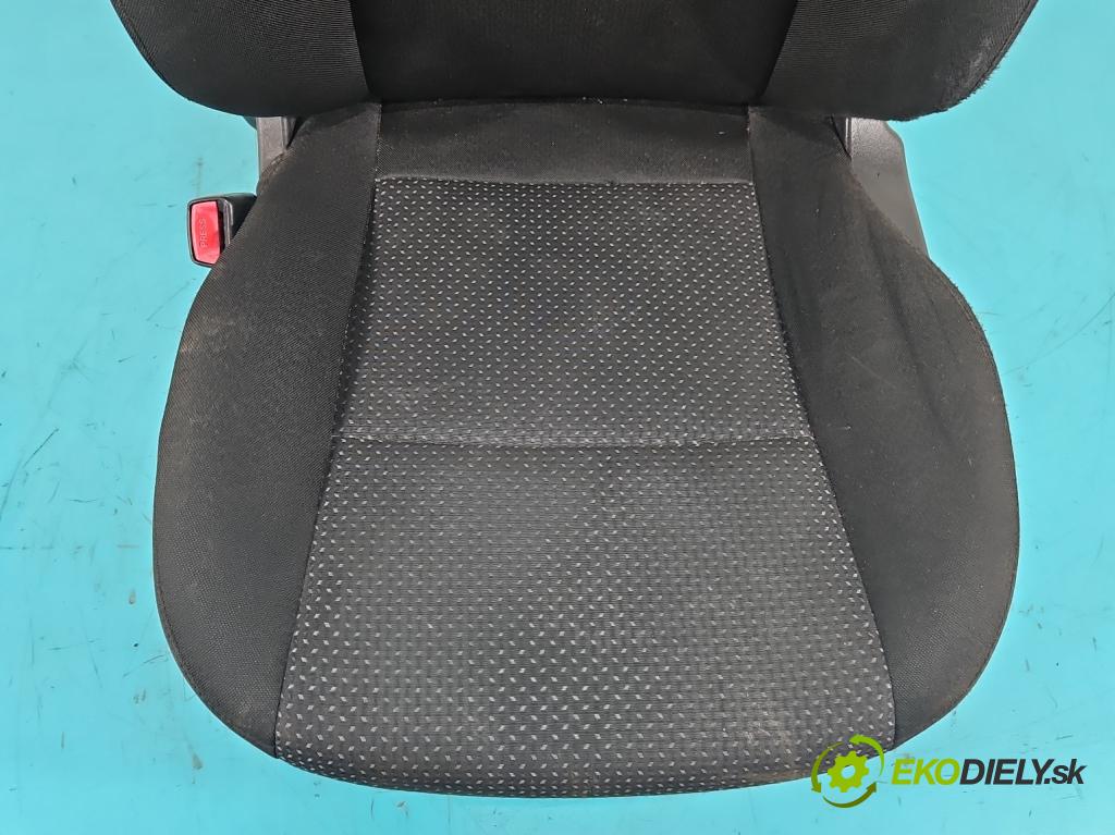 Hyundai I30 I 2007-2012 1.4 16V (G4FA) 109 HP manual 80 kW 1396 cm3 5- Sedačka ľavý  (Sedačky, sedadlá)