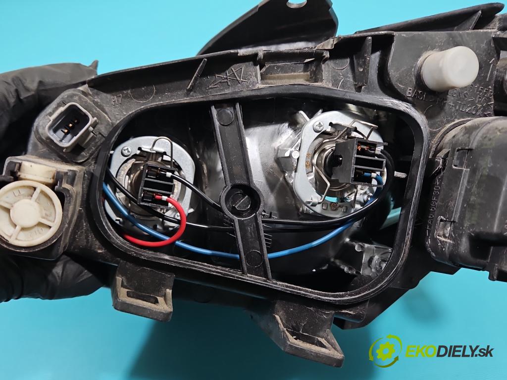 Peugeot 206 1.4b: 75 HP manual 55 kW 1360 cm3 3- Reflektor: pravý  (Pravé)