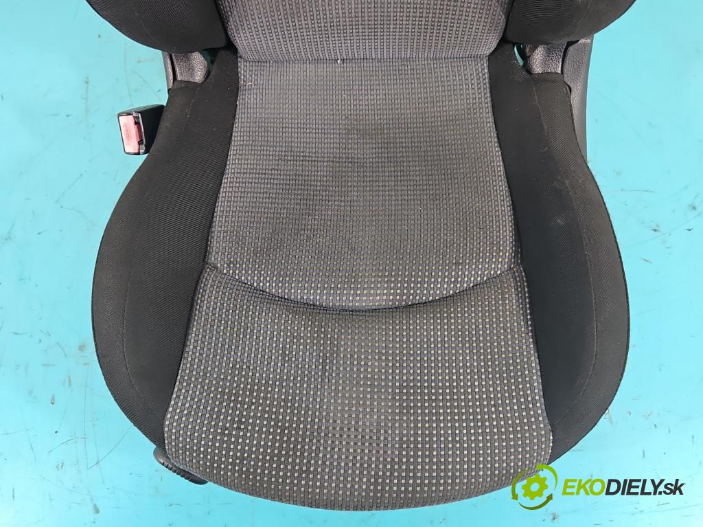 Peugeot 206 1.4b: 75 HP manual 55 kW 1360 cm3 3- Sedačka ľavý  (Sedačky, sedadlá)