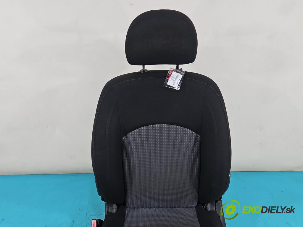 Peugeot 206 1.4b: 75 HP manual 55 kW 1360 cm3 3- Sedačka ľavý  (Sedačky, sedadlá)