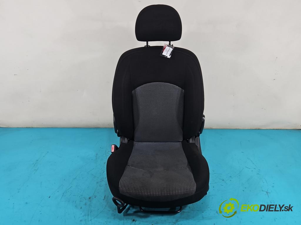 Peugeot 206 1.4b: 75 HP manual 55 kW 1360 cm3 3- Sedačka ľavý  (Sedačky, sedadlá)