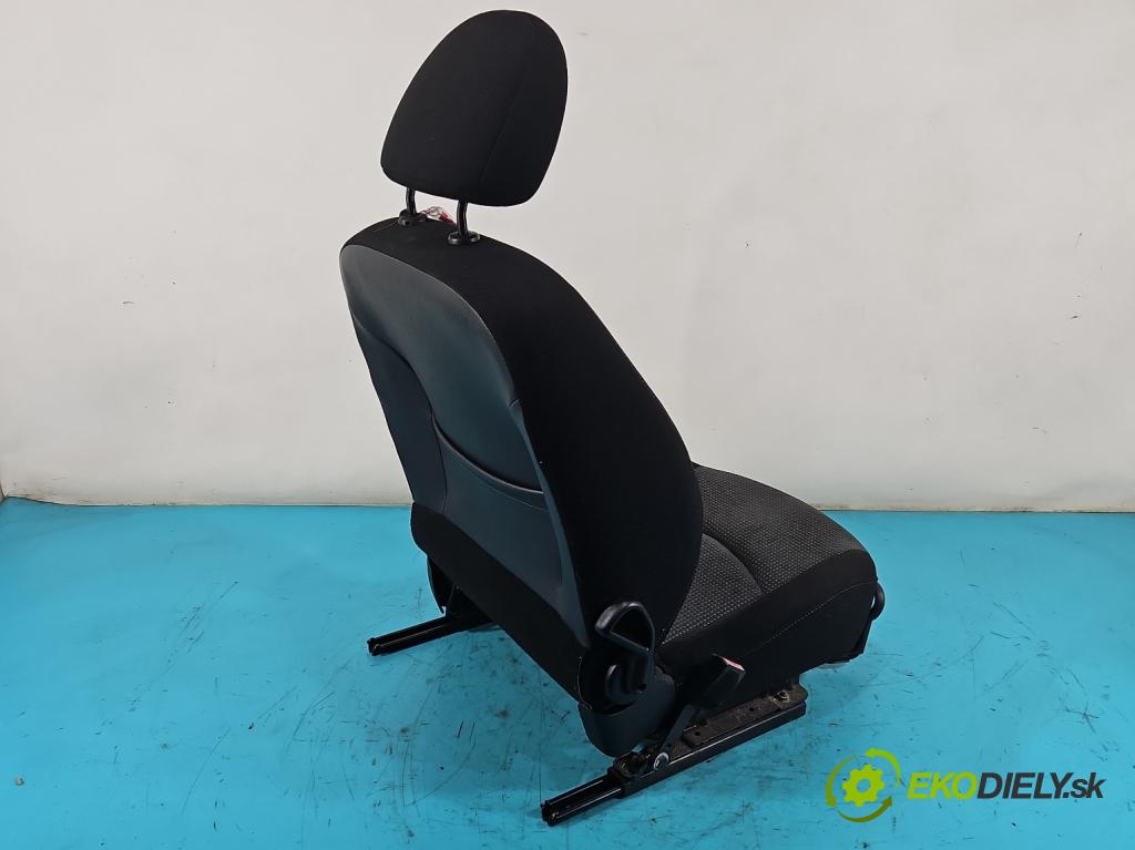 Peugeot 206 1.4b: 75 HP manual 55 kW 1360 cm3 3- Sedačka ľavý  (Sedačky, sedadlá)