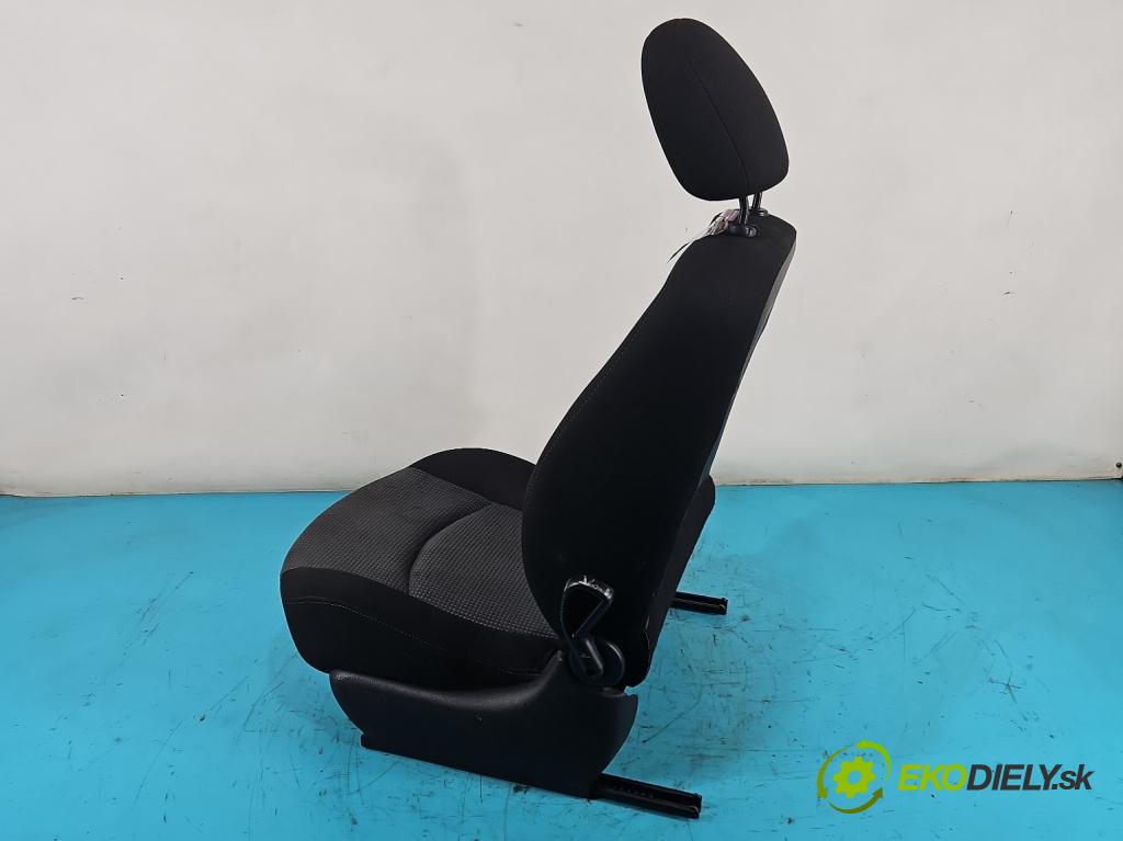 Peugeot 206 1.4b: 75 HP manual 55 kW 1360 cm3 3- Sedačka ľavý  (Sedačky, sedadlá)