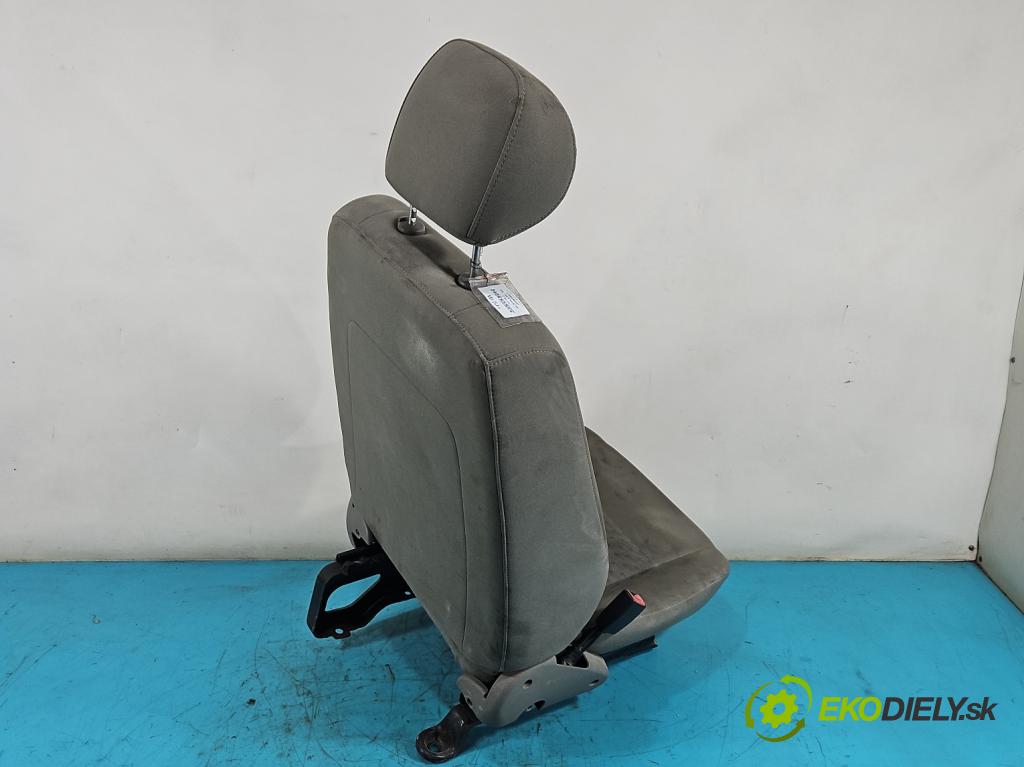 Jeep Cherokee KJ 2001-2008 3.7 V6 204 HP automatic 150 kW 3700 cm3 5- Sedačka ľavý  (Sedačky, sedadlá)