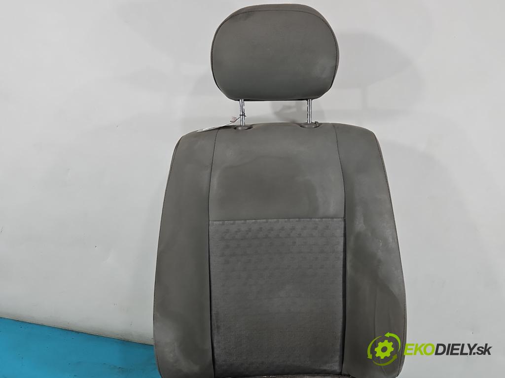 Jeep Cherokee KJ 2001-2008 3.7 V6 204 HP automatic 150 kW 3700 cm3 5- Sedačka ľavý  (Sedačky, sedadlá)