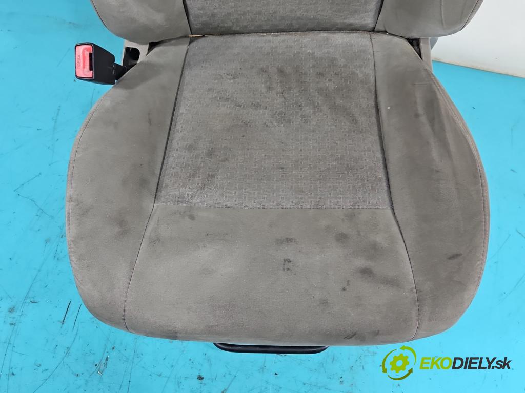 Jeep Cherokee KJ 2001-2008 3.7 V6 204 HP automatic 150 kW 3700 cm3 5- Sedačka ľavý  (Sedačky, sedadlá)