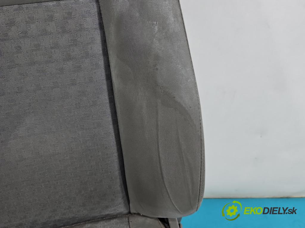 Jeep Cherokee KJ 2001-2008 3.7 V6 204 HP automatic 150 kW 3700 cm3 5- Sedačka ľavý  (Sedačky, sedadlá)