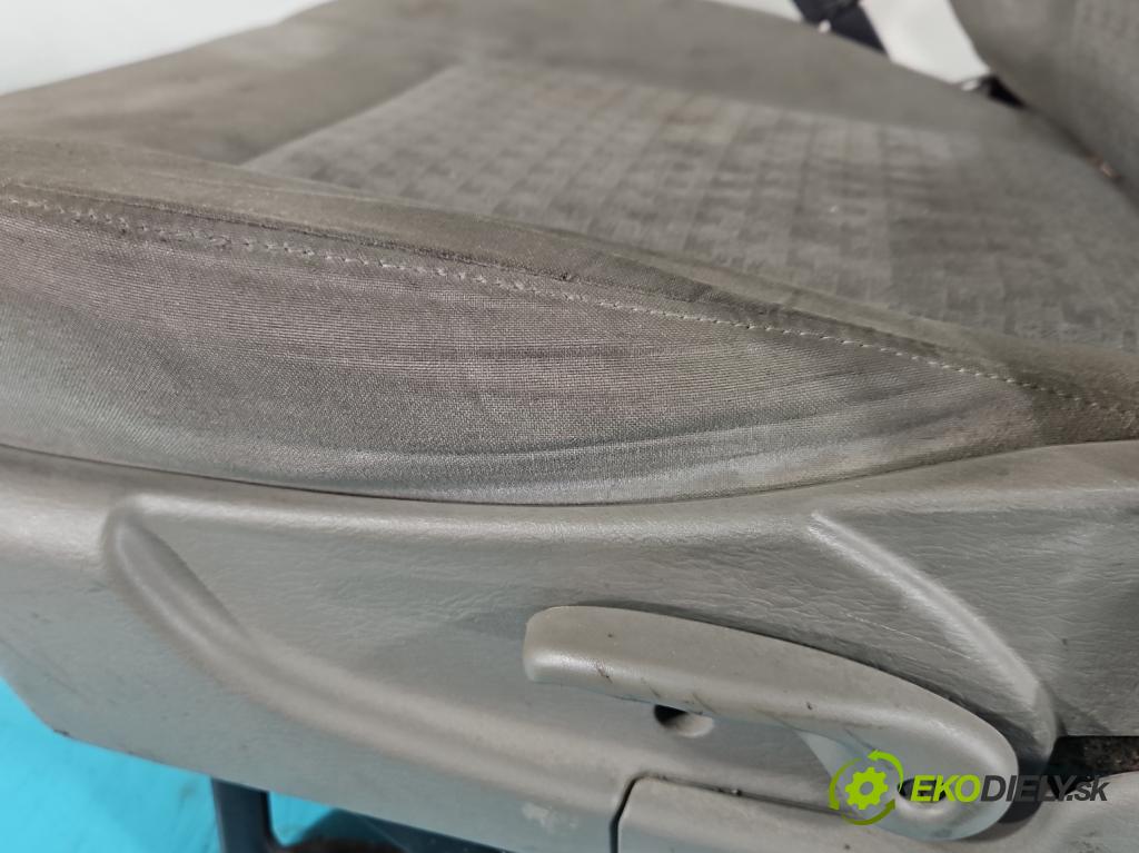 Jeep Cherokee KJ 2001-2008 3.7 V6 204 HP automatic 150 kW 3700 cm3 5- Sedačka ľavý  (Sedačky, sedadlá)