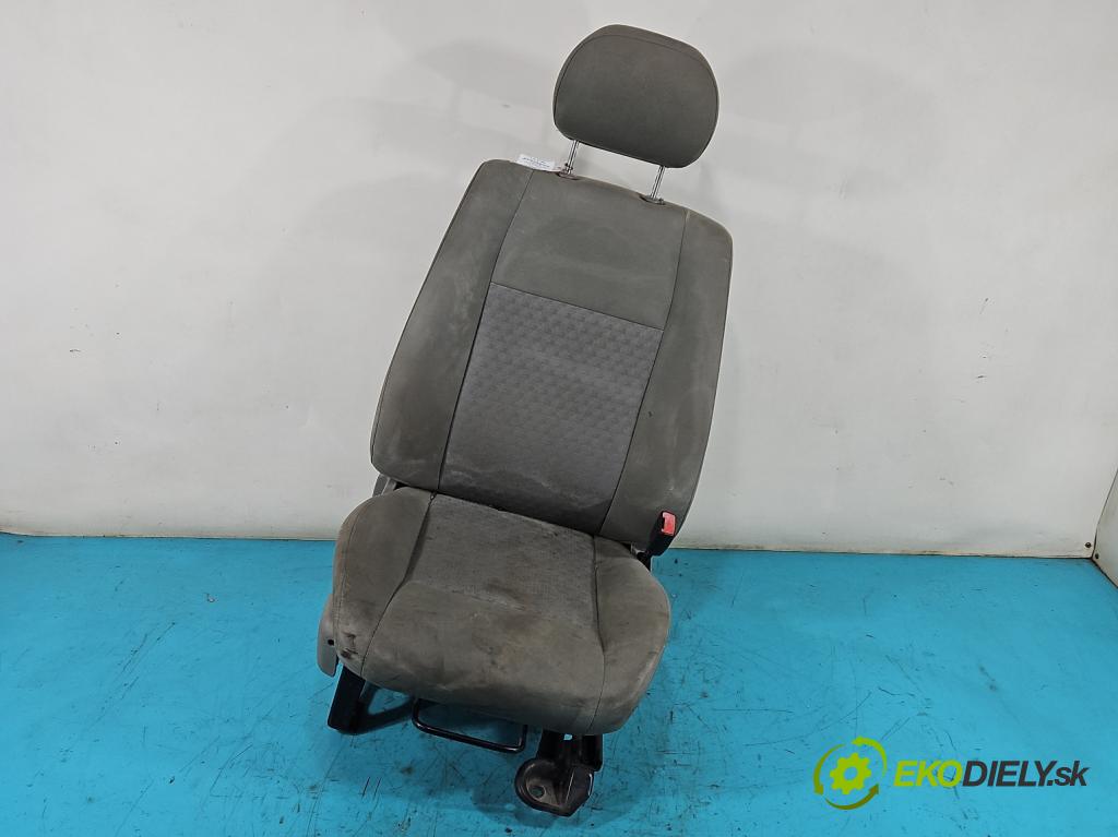 Jeep Cherokee KJ 2001-2008 3.7 V6 204 HP automatic 150 kW 3700 cm3 5- Sedačka pravý  (Sedačky, sedadlá)