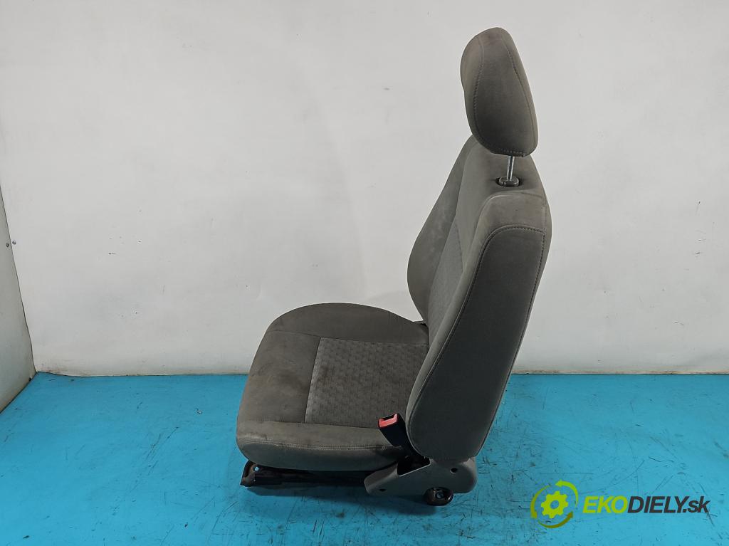 Jeep Cherokee KJ 2001-2008 3.7 V6 204 HP automatic 150 kW 3700 cm3 5- Sedačka pravý  (Sedačky, sedadlá)