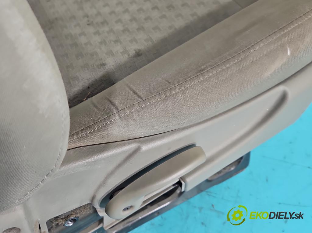 Jeep Cherokee KJ 2001-2008 3.7 V6 204 HP automatic 150 kW 3700 cm3 5- Sedačka pravý  (Sedačky, sedadlá)