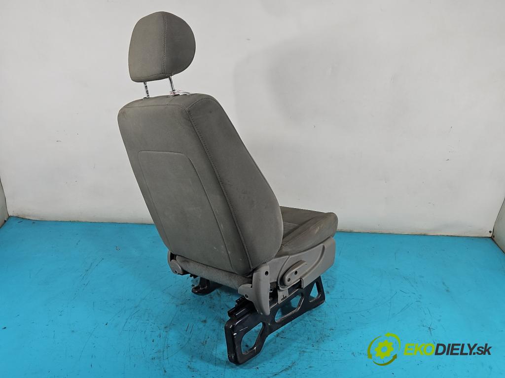 Jeep Cherokee KJ 2001-2008 3.7 V6 204 HP automatic 150 kW 3700 cm3 5- Sedačka pravý  (Sedačky, sedadlá)