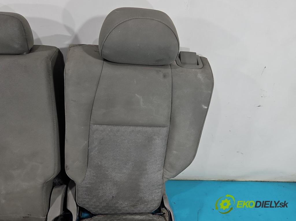 Jeep Cherokee KJ 2001-2008 3.7 V6 204 HP automatic 150 kW 3700 cm3 5- Pohovka: zadné  (Sedačky, sedadlá)