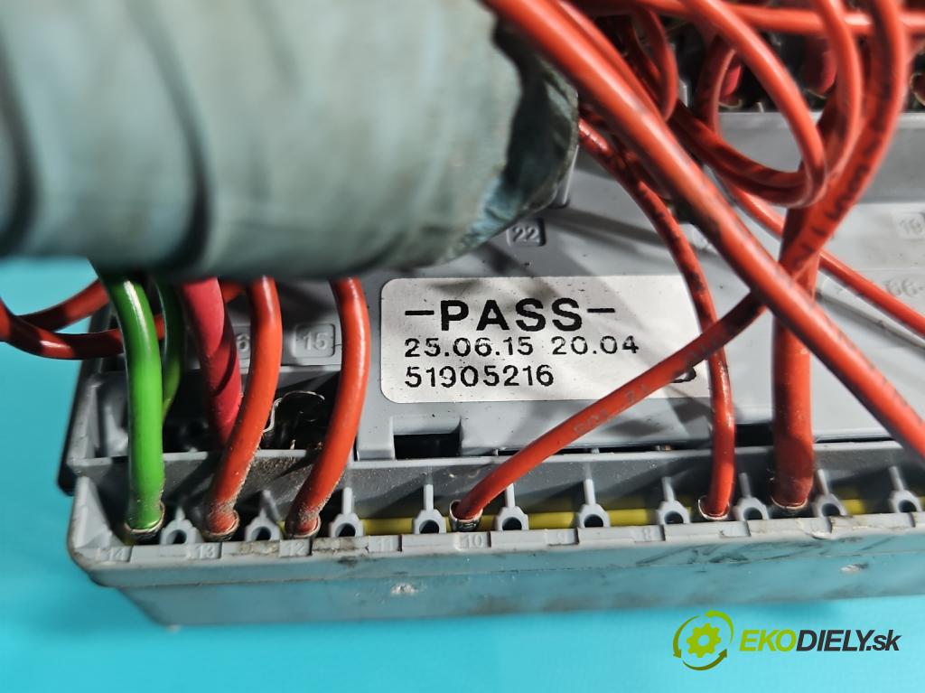 Iveco Daily V 2014- 2.3d 145 hp manual 107 kW 2287 cm3 5- skříňka pojistková 51905216 (Pojistkové skříňky)