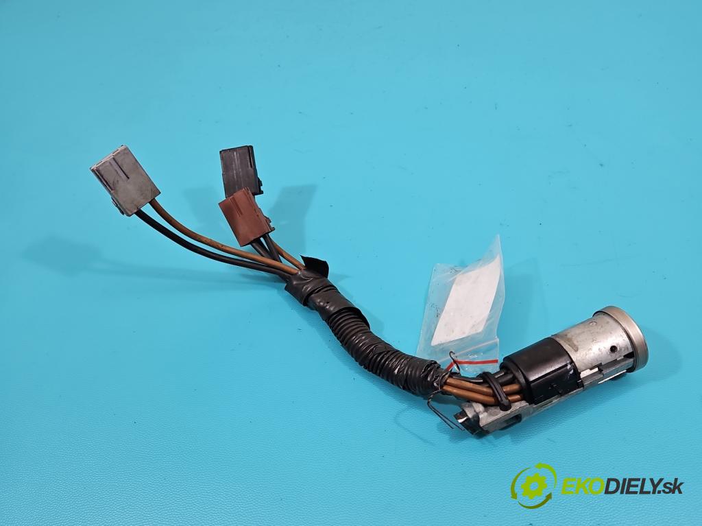 Citroen Xantia 1.8 8V MNOHO: 90 HP manual 66 kW 1762 cm3 5- Spínačka (Spínacie skrinky a kľúče)