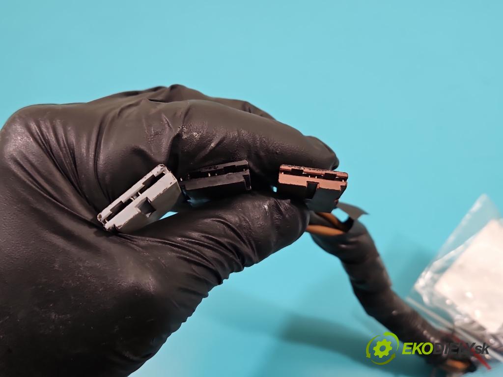 Citroen Xantia 1.8 8V MNOHO: 90 HP manual 66 kW 1762 cm3 5- Spínačka (Spínacie skrinky a kľúče)