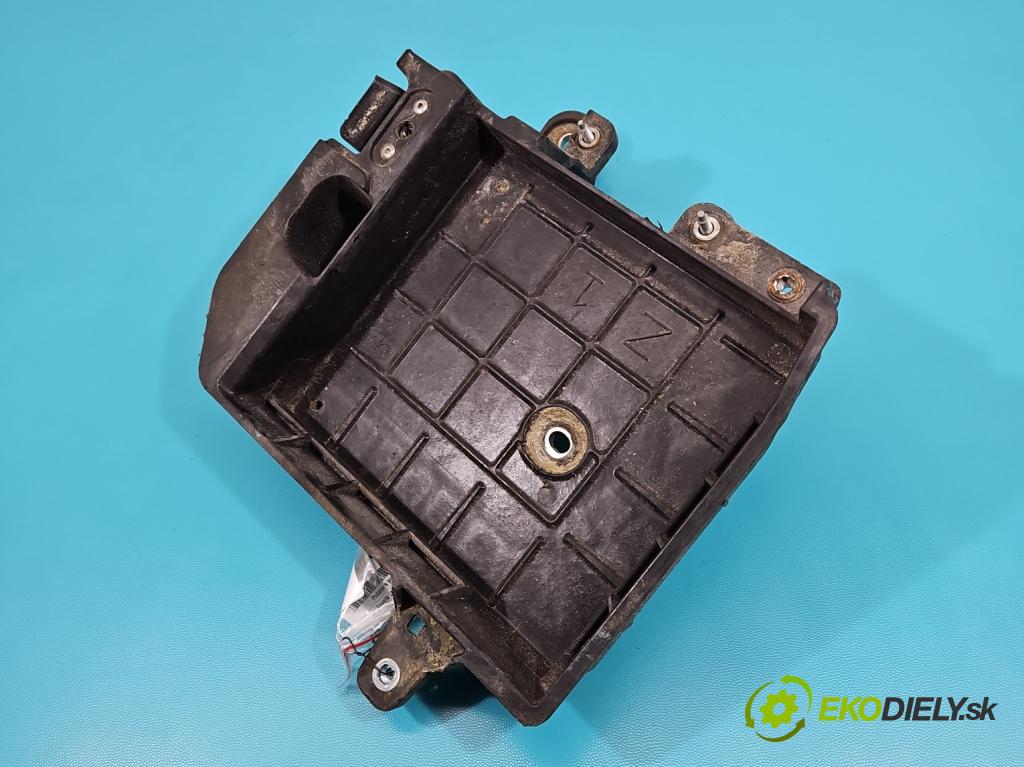 Toyota Corolla E21 2019- 1.6 16V 132  HP manual 97 kW 1598 cm3 4- obal akumulatora 74404-02840