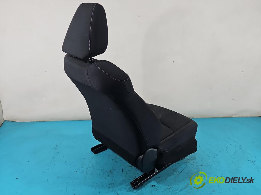 Toyota Corolla E21 2019- 1.6 16V 132  HP manual 97 kW 1598 cm3 4- Sedačka ľavý  (Sedačky, sedadlá)