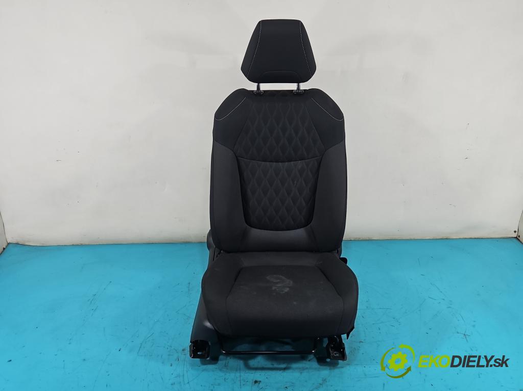 Toyota Corolla E21 2019- 1.6 16V 132  HP manual 97 kW 1598 cm3 4- Sedačka pravý  (Sedačky, sedadlá)