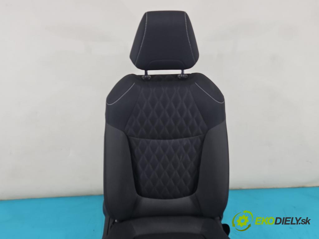 Toyota Corolla E21 2019- 1.6 16V 132  HP manual 97 kW 1598 cm3 4- Sedačka pravý  (Sedačky, sedadlá)