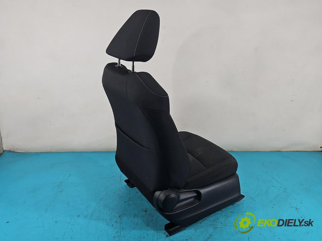 Toyota Corolla E21 2019- 1.6 16V 132  HP manual 97 kW 1598 cm3 4- Sedačka pravý  (Sedačky, sedadlá)