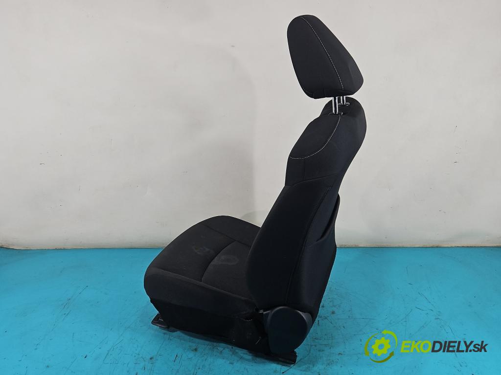 Toyota Corolla E21 2019- 1.6 16V 132  HP manual 97 kW 1598 cm3 4- Sedačka pravý  (Sedačky, sedadlá)