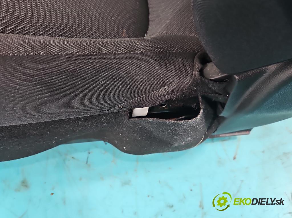 Toyota Corolla E21 2019- 1.6 16V 132  HP manual 97 kW 1598 cm3 4- Sedačka pravý  (Sedačky, sedadlá)