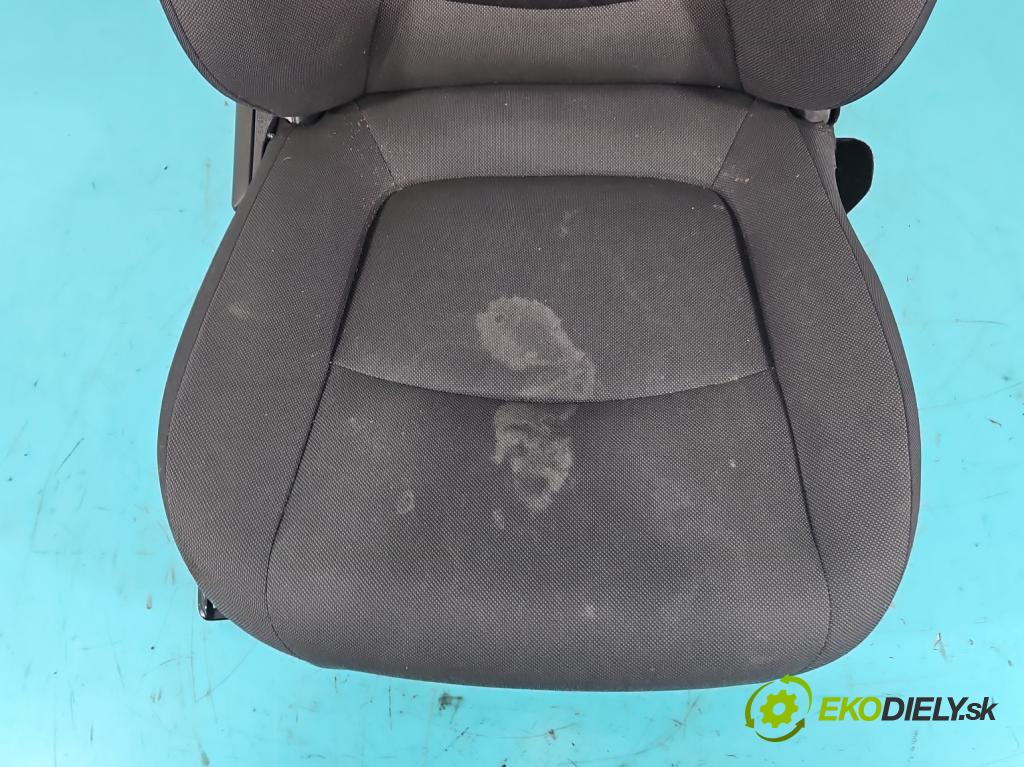 Toyota Corolla E21 2019- 1.6 16V 132  HP manual 97 kW 1598 cm3 4- Sedačka pravý  (Sedačky, sedadlá)