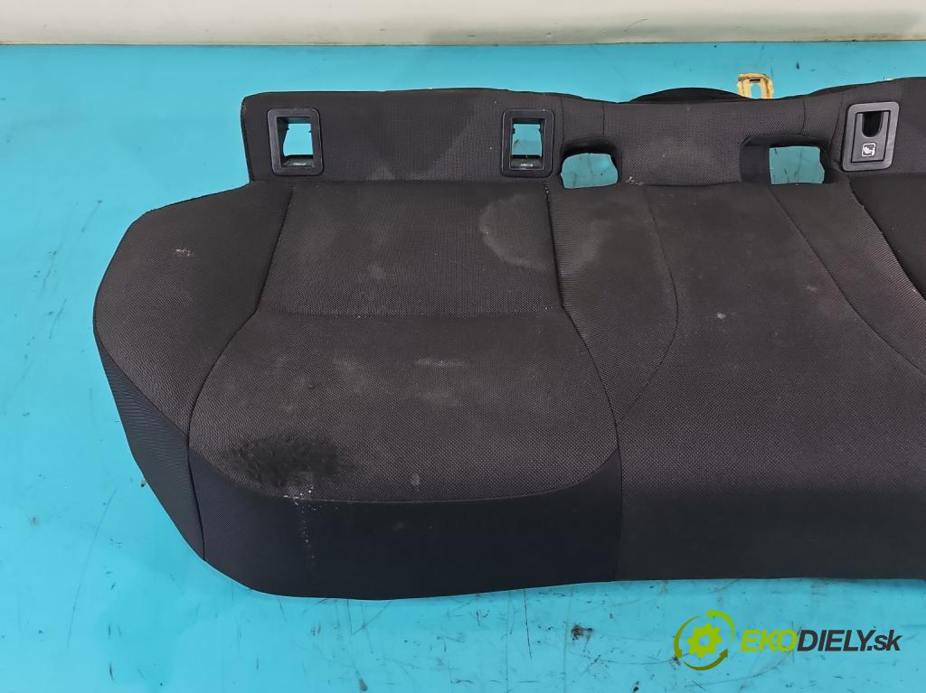 Toyota Corolla E21 2019- 1.6 16V 132  HP manual 97 kW 1598 cm3 4- Pohovka: zadné  (Sedačky, sedadlá)