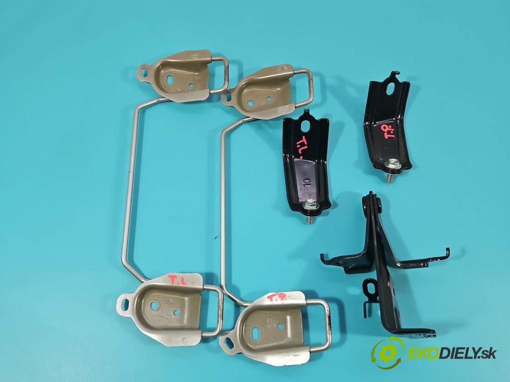 Toyota Corolla E21 2019- 1.6 16V 132  HP manual 97 kW 1598 cm3 4- Pohovka: zadné  (Sedačky, sedadlá)