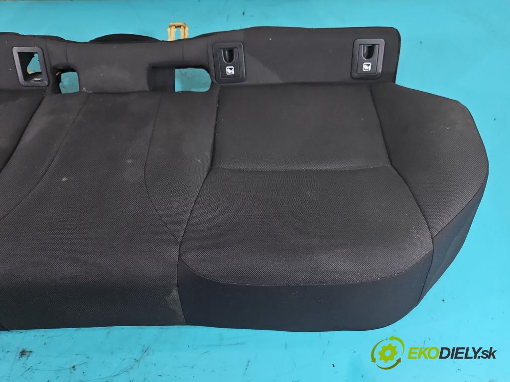 Toyota Corolla E21 2019- 1.6 16V 132  HP manual 97 kW 1598 cm3 4- Pohovka: zadné  (Sedačky, sedadlá)