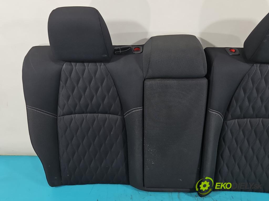 Toyota Corolla E21 2019- 1.6 16V 132  HP manual 97 kW 1598 cm3 4- Pohovka: zadné  (Sedačky, sedadlá)