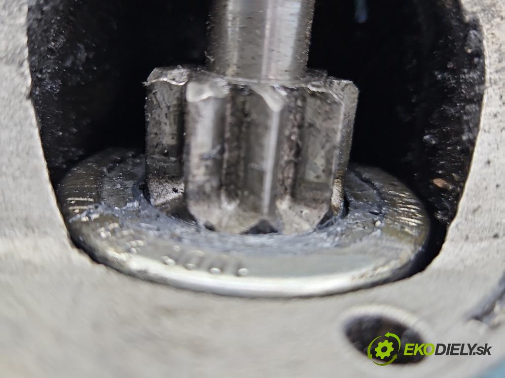 Audi A4 B5 1994-2001 1.6 8V 101 HP manual 74 kW 1595 cm3 5- štartér 06B911023 (Štartéry)