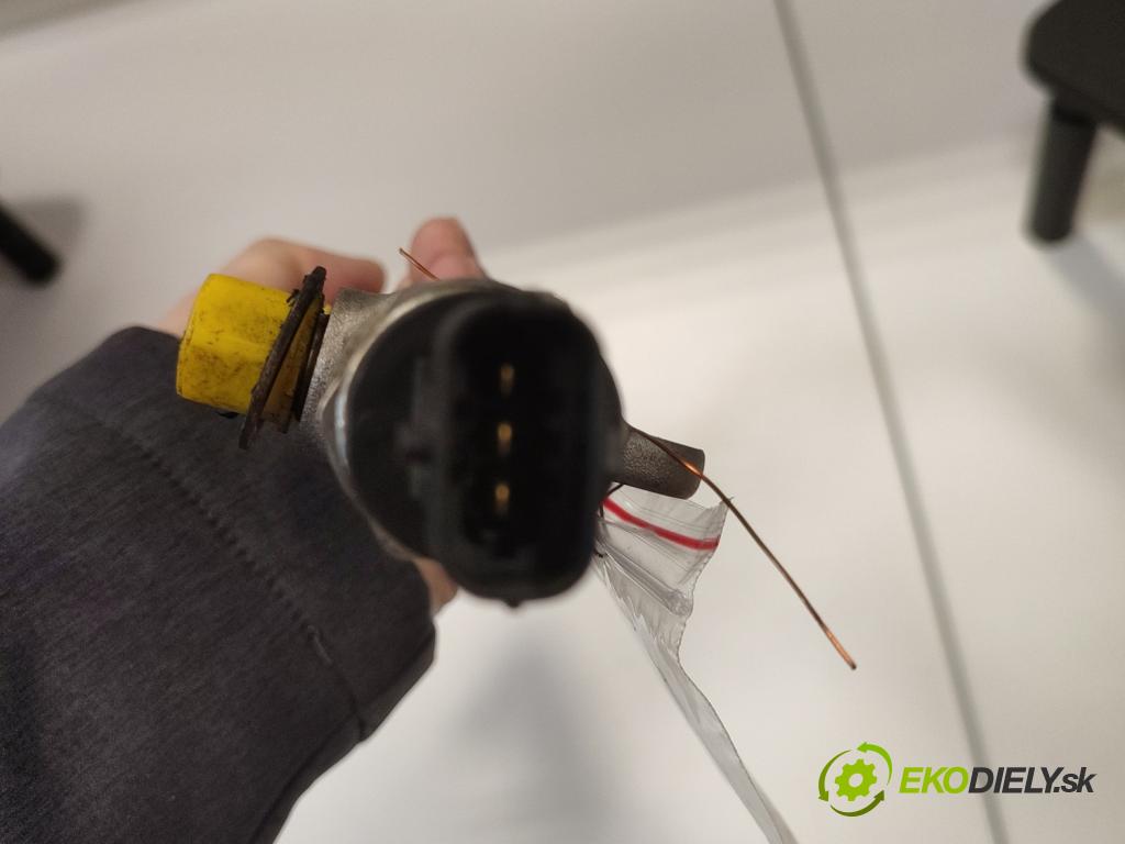 Nissan Qashqai I J10 2006-2013 2.0 dci 150 HP manual 110 kW 1994 cm3 5- lišta vstrekovacia 8200942721 (Vstrekovacie lišty)