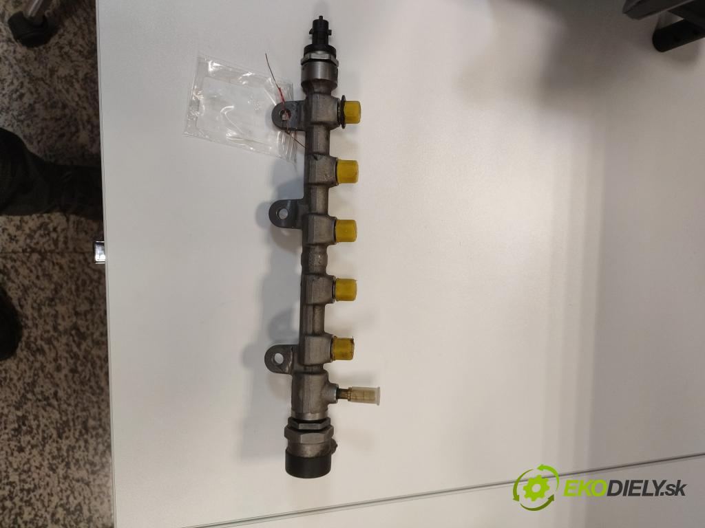 Nissan Qashqai I J10 2006-2013 2.0 dci 150 HP manual 110 kW 1994 cm3 5- lišta vstrekovacia 8200942721 (Vstrekovacie lišty)