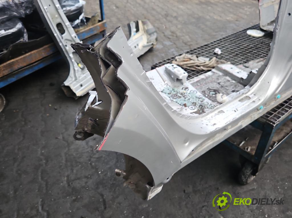 Toyota Corolla E21 2019- 1.6 16V 132 hp manual 97 kW 1598 cm3 4- práh pravý  (Ostatní)