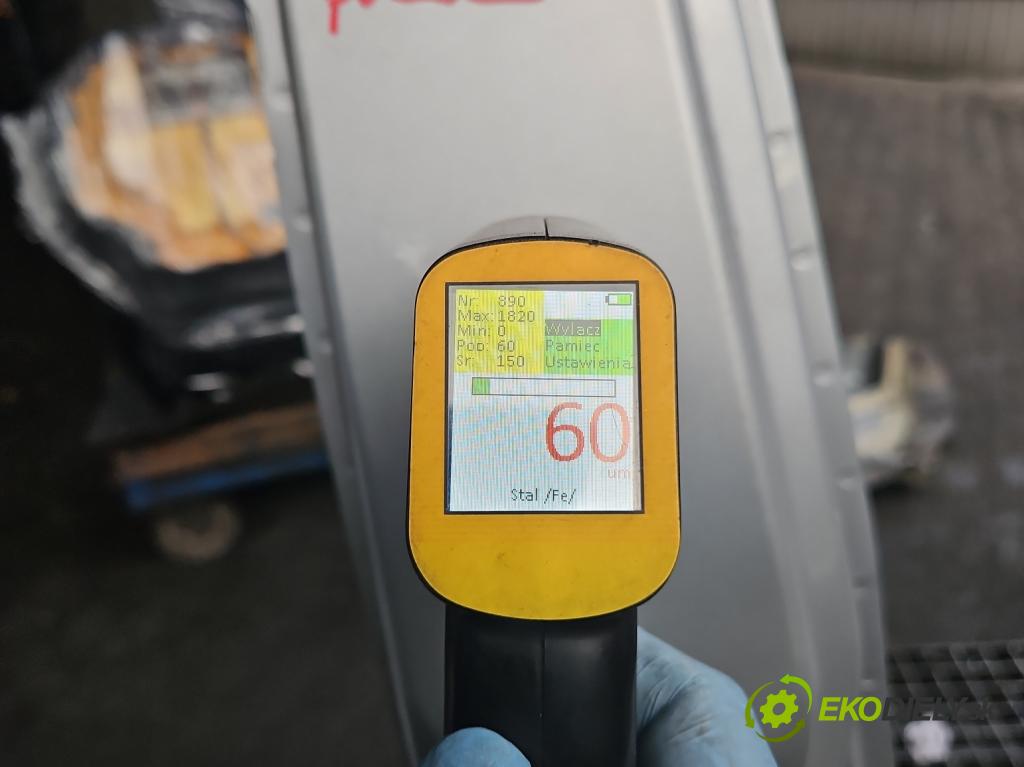 Toyota Corolla E21 2019- 1.6 16V 132 hp manual 97 kW 1598 cm3 4- práh pravý  (Ostatní)