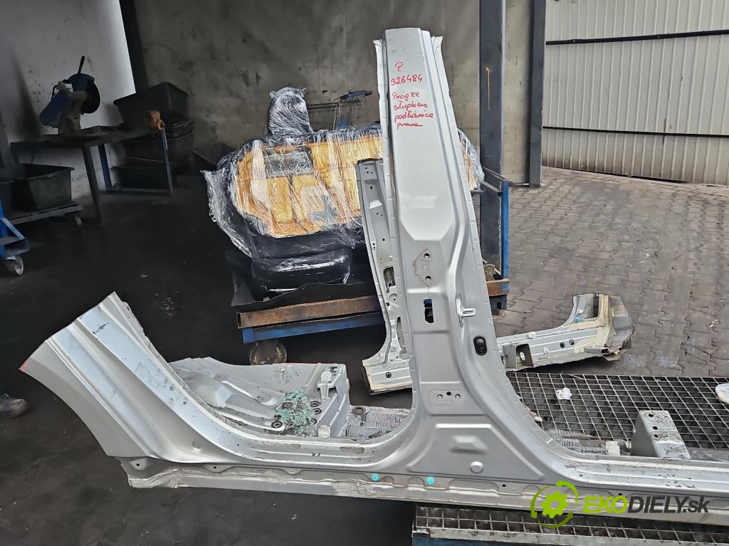 Toyota Corolla E21 2019- 1.6 16V 132 hp manual 97 kW 1598 cm3 4- práh pravý  (Ostatní)